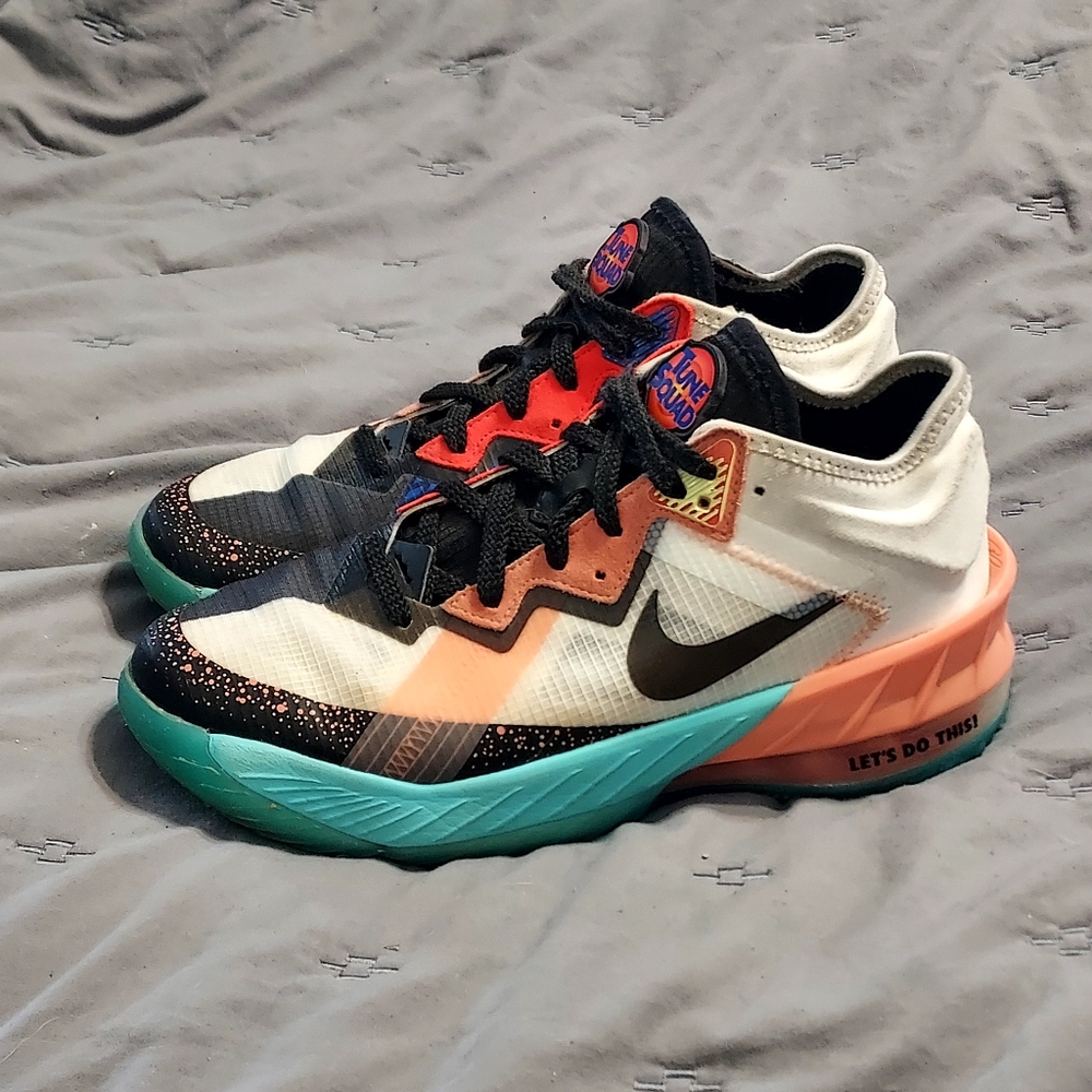 NIKE LEBRON XVIII 18 LOW (GS) "LOLA BUNNY SPACE JAM" Sneakers Y 6.5 Wome…